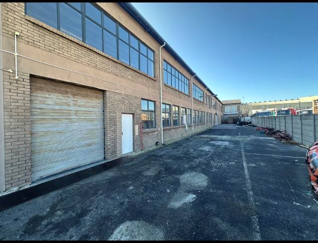 2,468M² WAREHOUSE TO LET IN PAARDEN EILAND